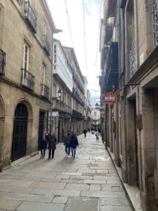 Fußgängerzone in der Altstadt von Santiago de Compostela
